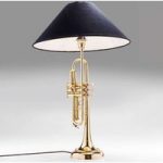5517546 : KARE Trumpet Jazz Textil-Tischleuchte in Gold | Sehr große Auswahl Lampen und Leuchten.